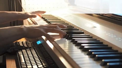 唯美而充滿氣勢的鋼琴演奏 takt